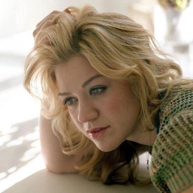 Kelly Clarkson photo 27