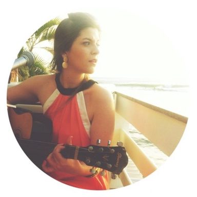 Laura Souguellis photo 17