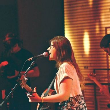 Laura Souguellis photo 16