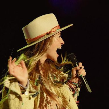 Lauren Daigle photo 47