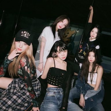 LE SSERAFIM photo 40