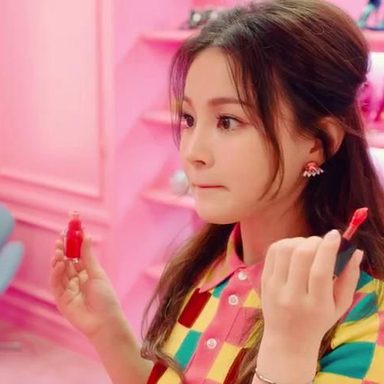 Lee Hi photo 41