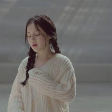 Lee Hi photo 43