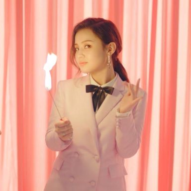 Lee Hi photo 45