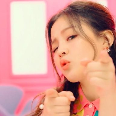 Lee Hi photo 42