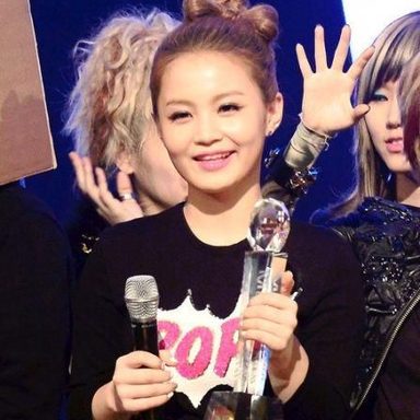 Lee Hi photo 35
