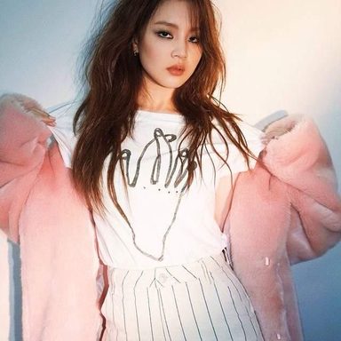 Lee Hi photo 44