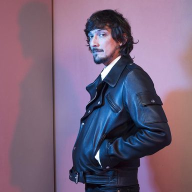 León Larregui