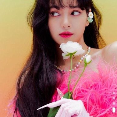 LISA (BLACKPINK) photo 37