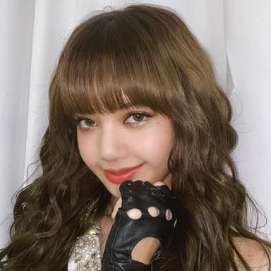 LISA (BLACKPINK) photo 49