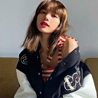 LISA (BLACKPINK) photo 26