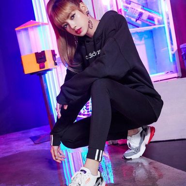 LISA (BLACKPINK) photo 66