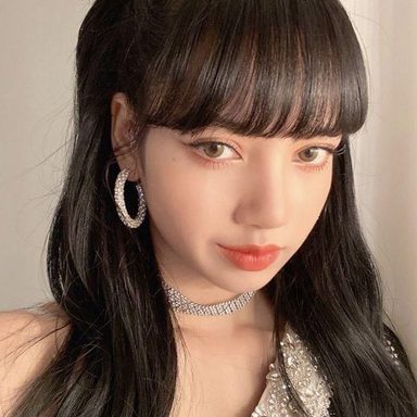 LISA (BLACKPINK) photo 31
