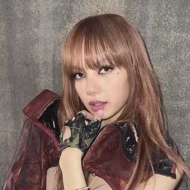 LISA (BLACKPINK) photo 32