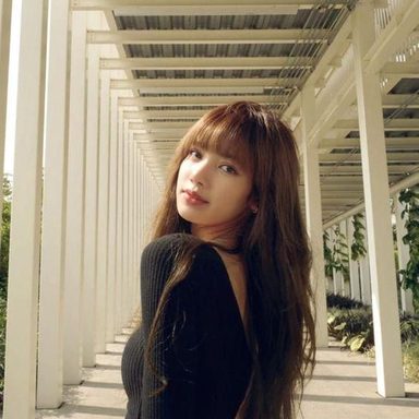 LISA (BLACKPINK) photo 87