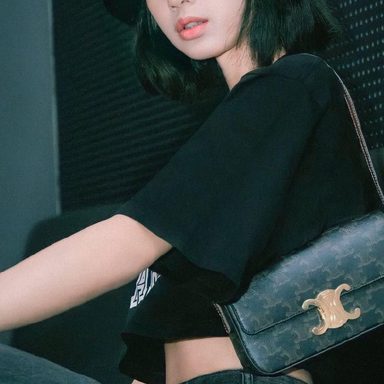 LISA (BLACKPINK) photo 77