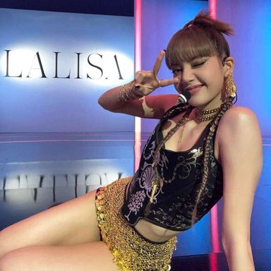 LISA (BLACKPINK) photo 34
