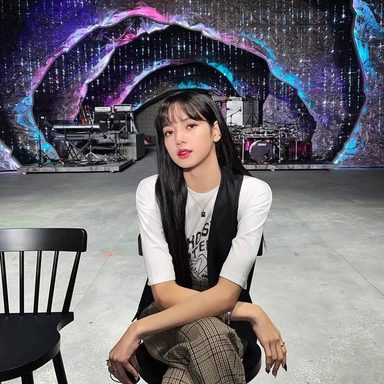 LISA (BLACKPINK) photo 44