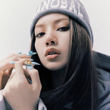 LISA (BLACKPINK) photo 21