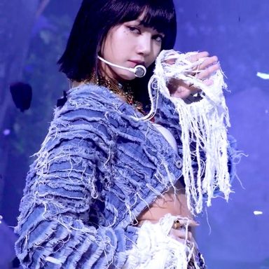 LISA (BLACKPINK) photo 45