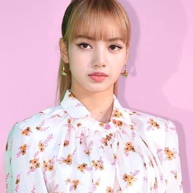 LISA (BLACKPINK) photo 86