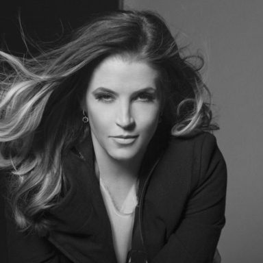 Lisa Marie Presley photo 16