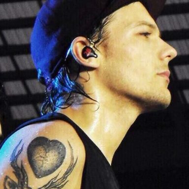 Louis Tomlinson photo 116