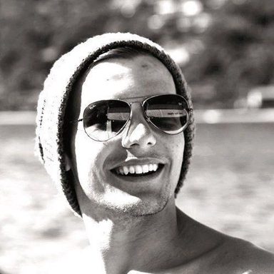 Louis Tomlinson photo 109