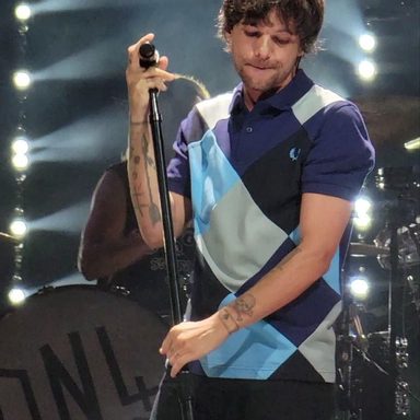 Louis Tomlinson photo 52