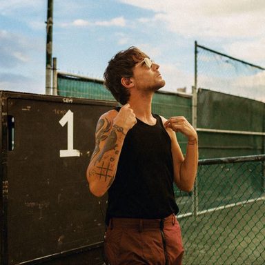 Louis Tomlinson photo 30