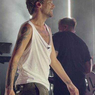 Louis Tomlinson photo 31