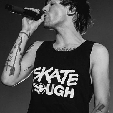 Louis Tomlinson photo 129