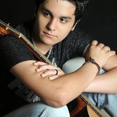 Luan Santana photo 152