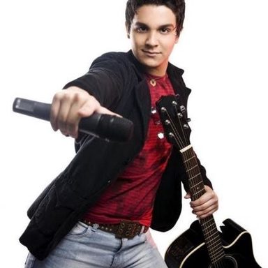 Luan Santana photo 149