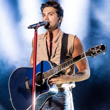 Luan Santana photo 11