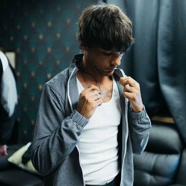 Louis Tomlinson photo 45