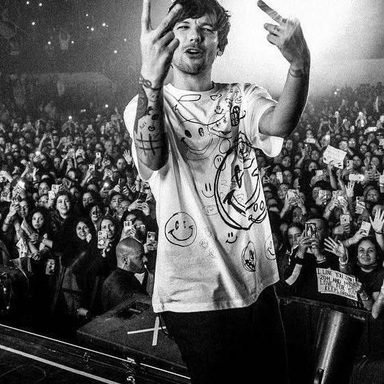 Louis Tomlinson photo 14