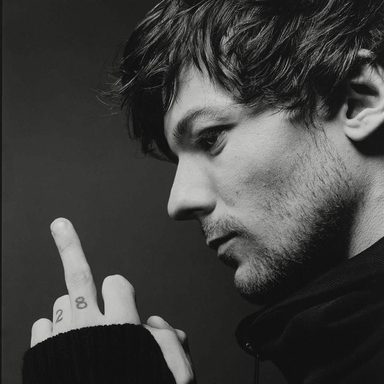 Louis Tomlinson photo 98