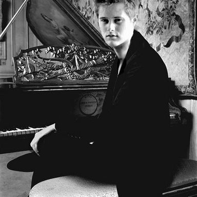 Lucas Grabeel photo 10
