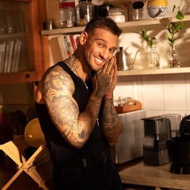 Lucas Lucco photo 10