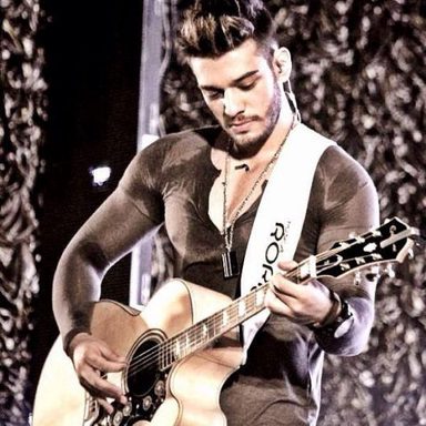 Lucas Lucco photo 14