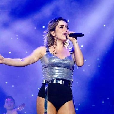 Luciana Andrade photo 9