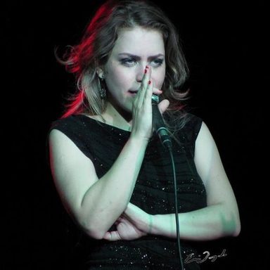 Luciana Andrade photo 15