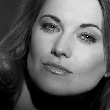 Lucy Lawless