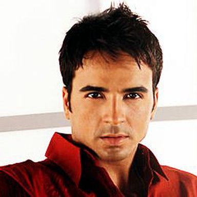 Luis Fonsi photo 12
