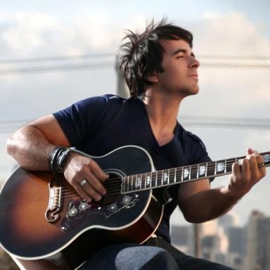 Luis Fonsi photo 11