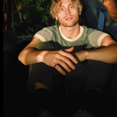 Luke Hemmings photo 21