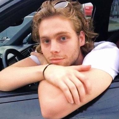 Luke Hemmings photo 25