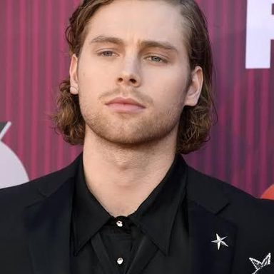 Luke Hemmings photo 23