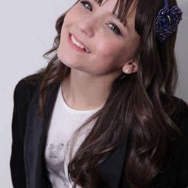 Larissa Manoela photo 96